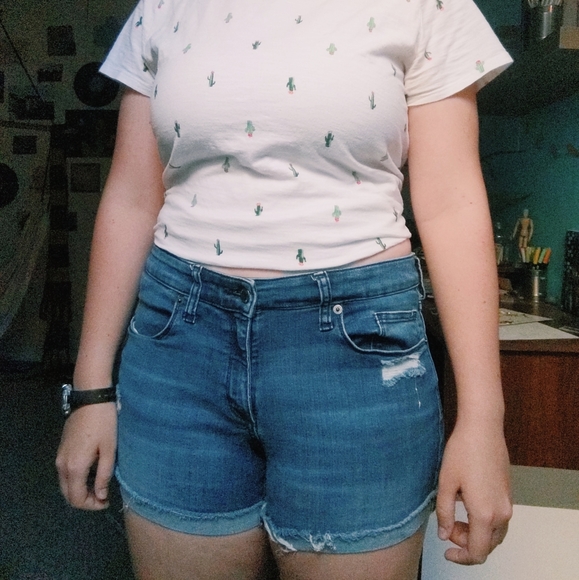 Universal Thread Distressed Midi Shorts - Picture 1 of 5